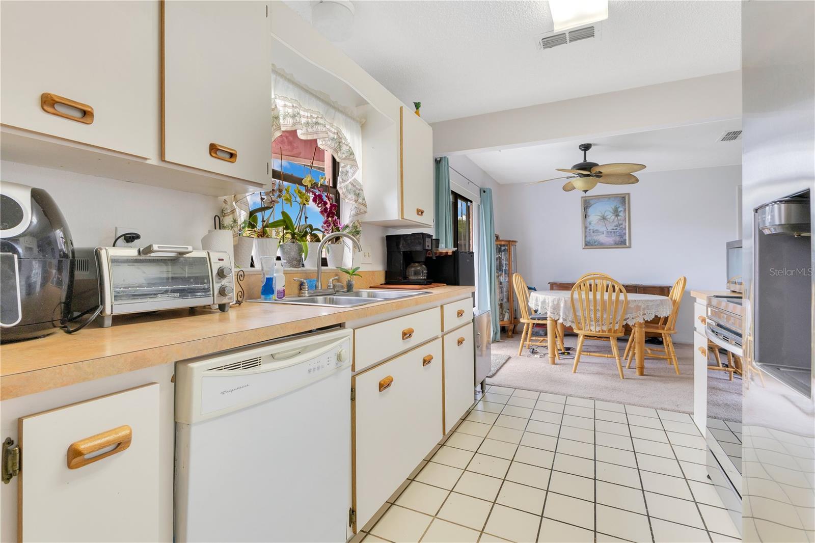Image 11 of 31 For 418 Falcon Avenue