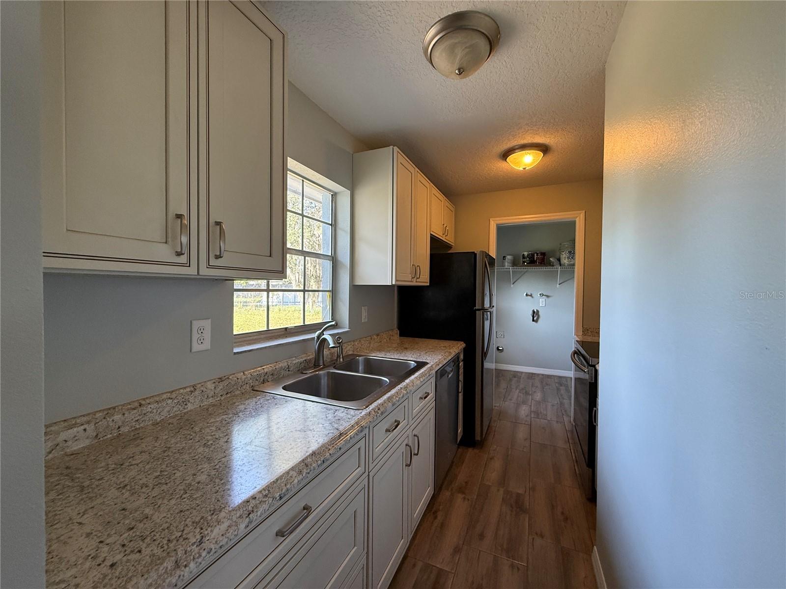 Image 4 of 14 For 2930 Fifer Drive