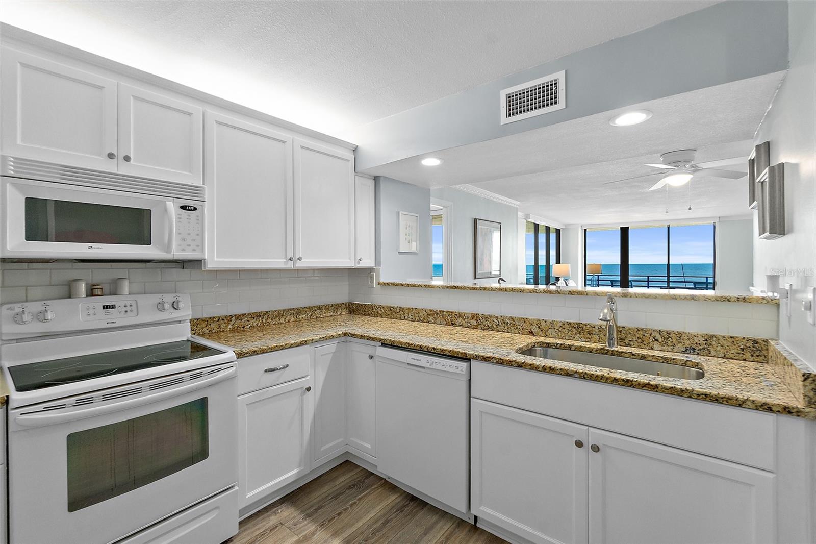 Image 11 of 38 For 1420 Atlantic Avenue 202