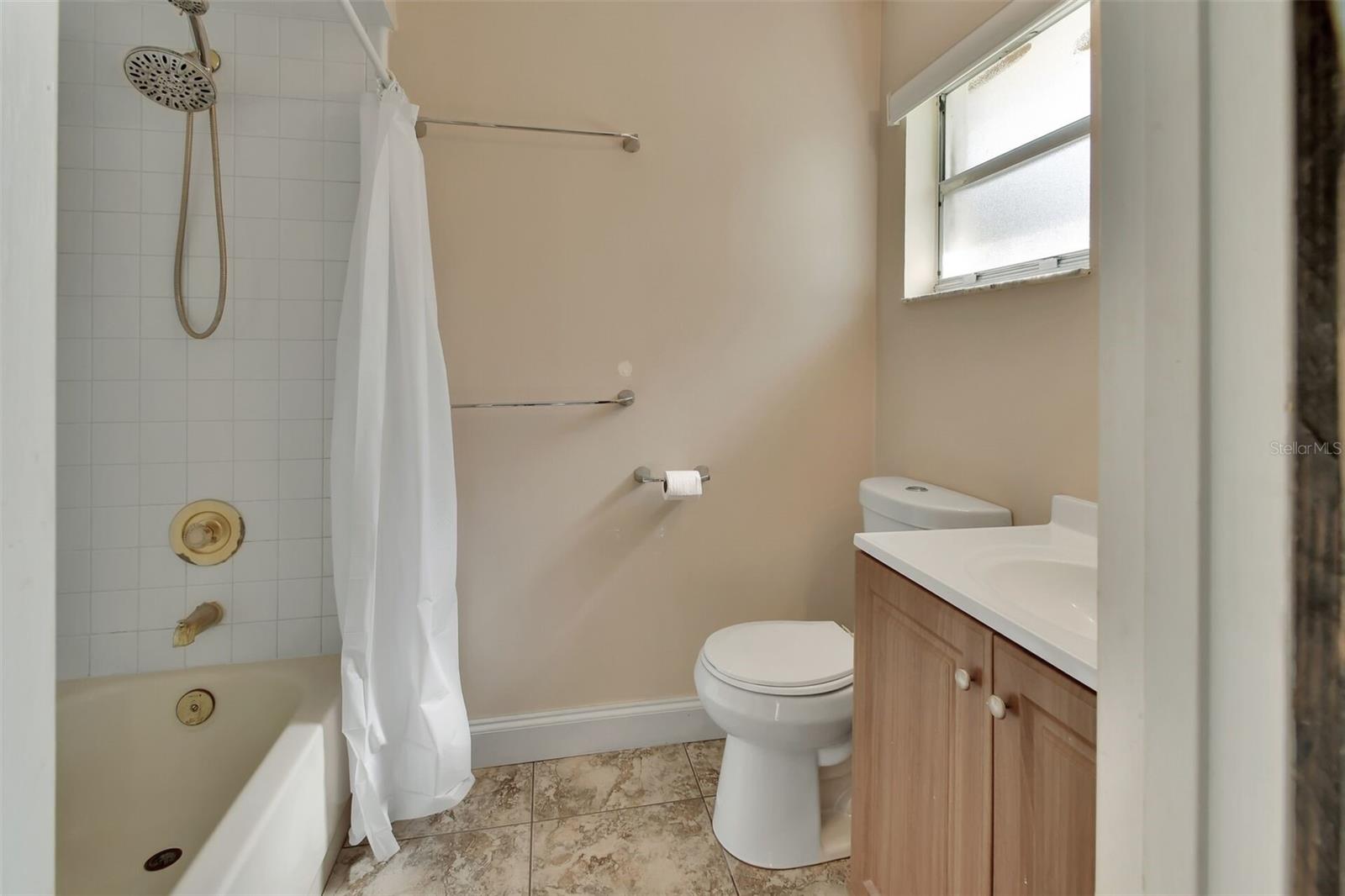 Image 15 of 31 For 1562 Monroe Street