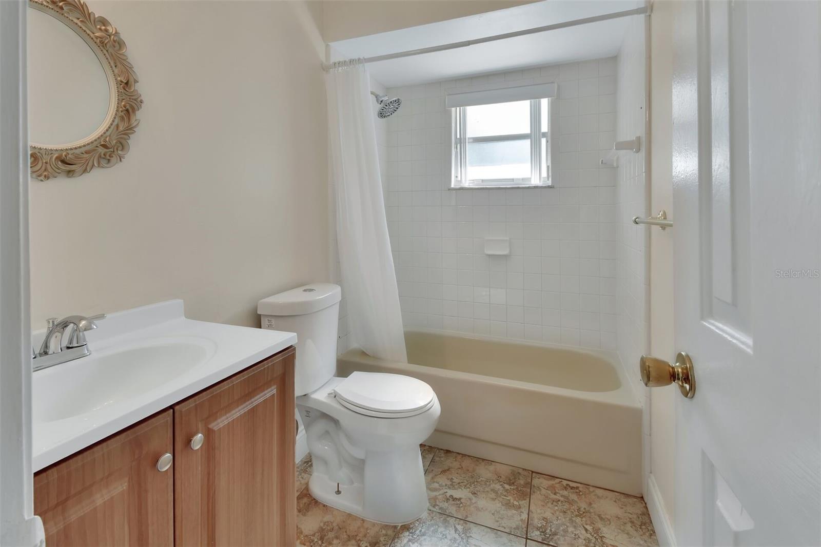 Image 18 of 31 For 1562 Monroe Street