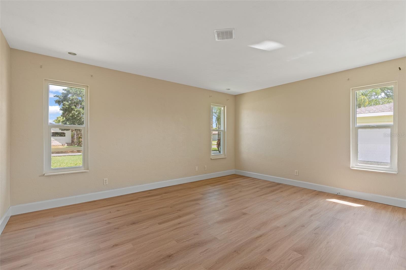 Image 11 of 28 For 825 Wells Drive
