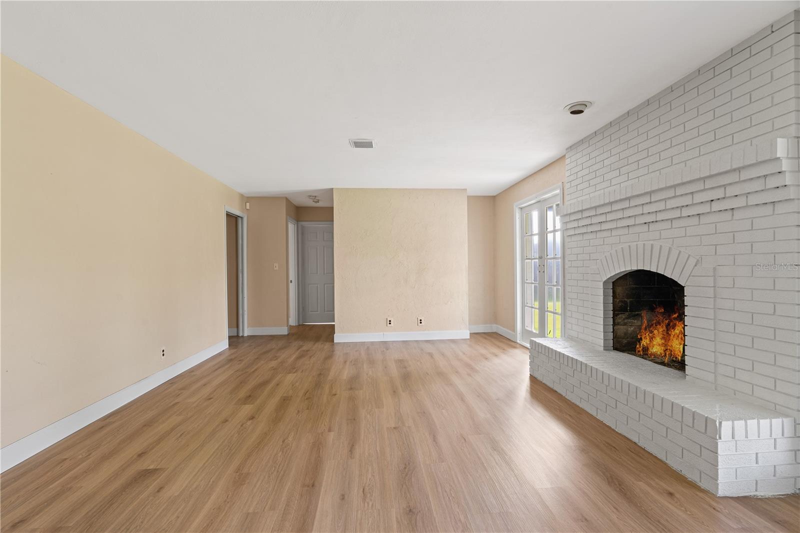 Image 21 of 28 For 825 Wells Drive