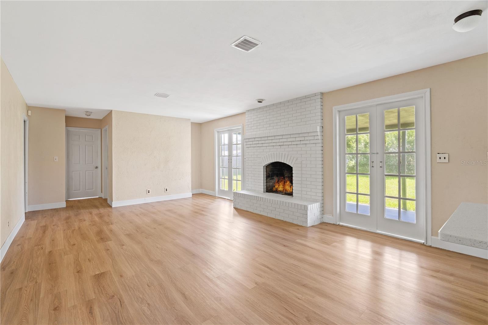 Image 4 of 28 For 825 Wells Drive