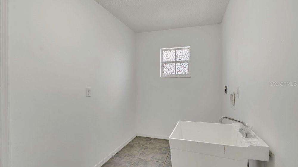 Image 21 of 33 For 1194 Balfour Drive