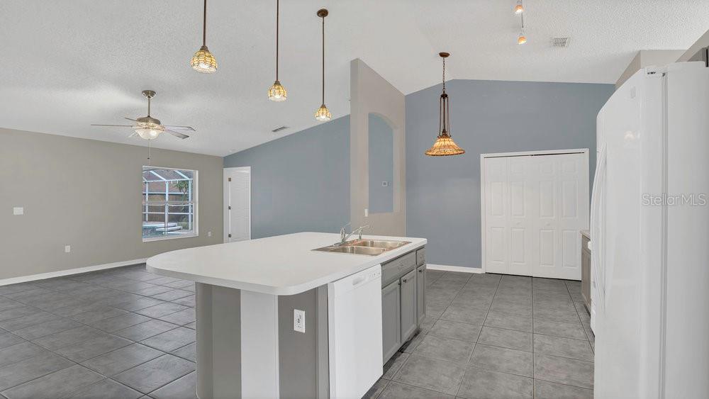 Image 3 of 33 For 1194 Balfour Drive