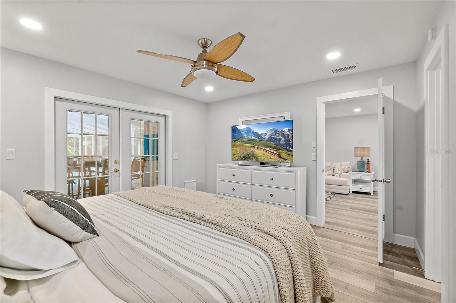 Image 15 of 38 For 809 14th Avenue