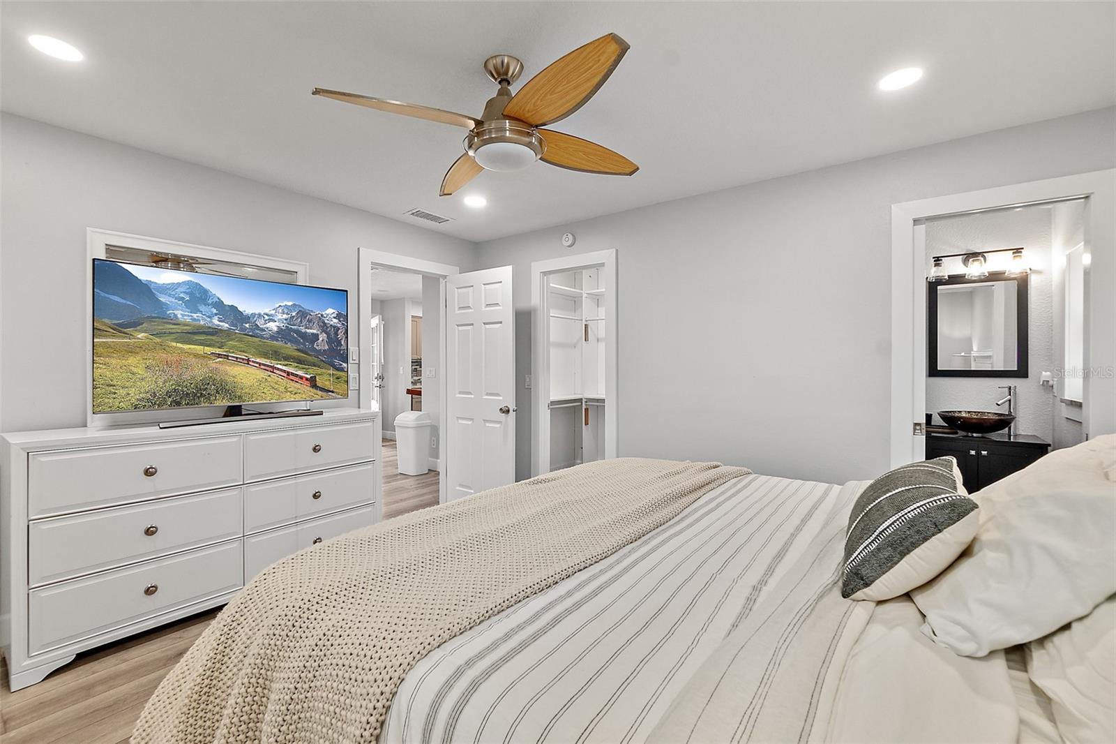 Image 16 of 38 For 809 14th Avenue