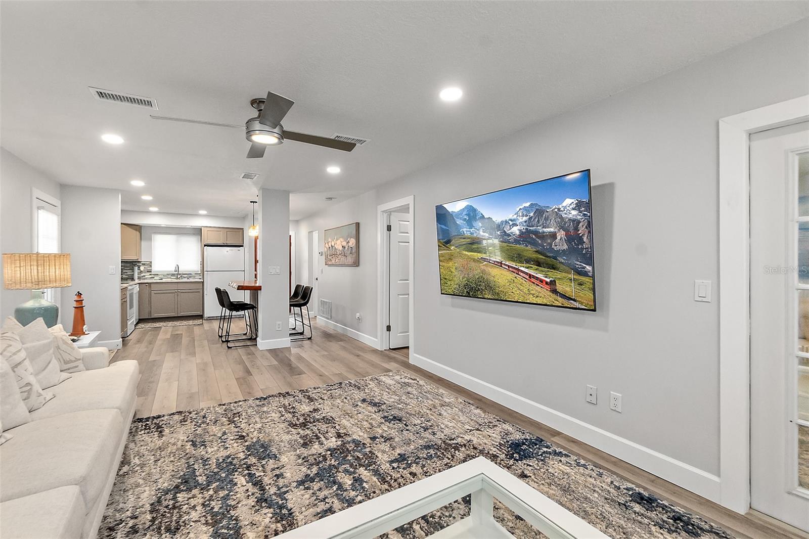 Image 5 of 38 For 809 14th Avenue