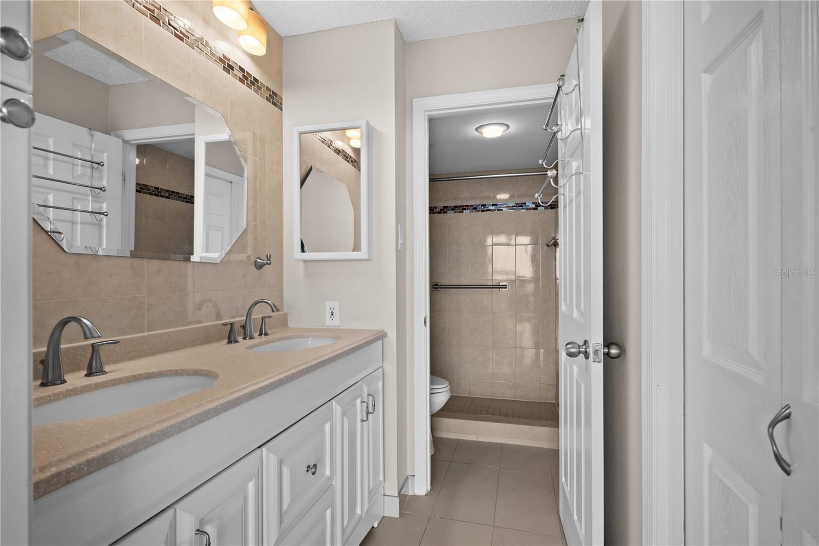 Image 16 of 32 For 3211 Swann Avenue 808
