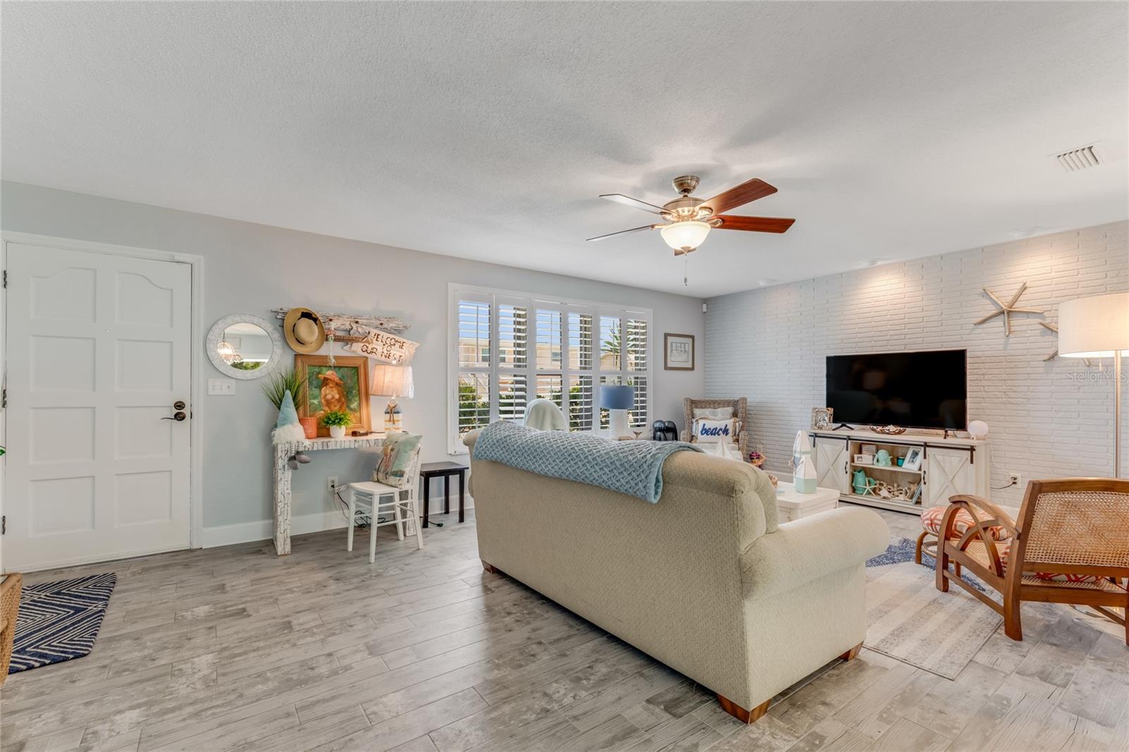 Image 5 of 31 For 114 Ocean Aire Terrace N