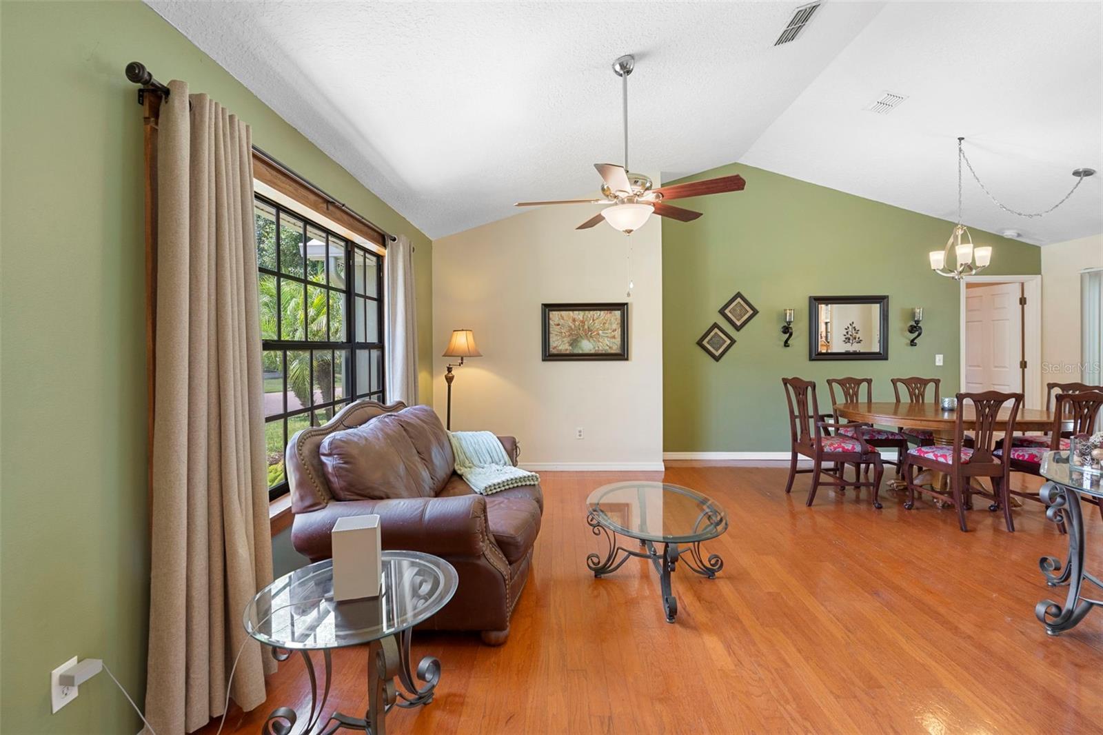 Image 2 of 46 For 25 Pine Glen Drive