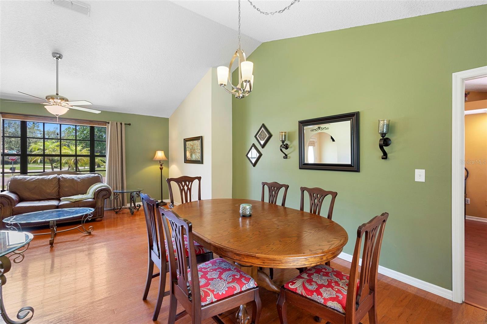 Image 31 of 46 For 25 Pine Glen Drive