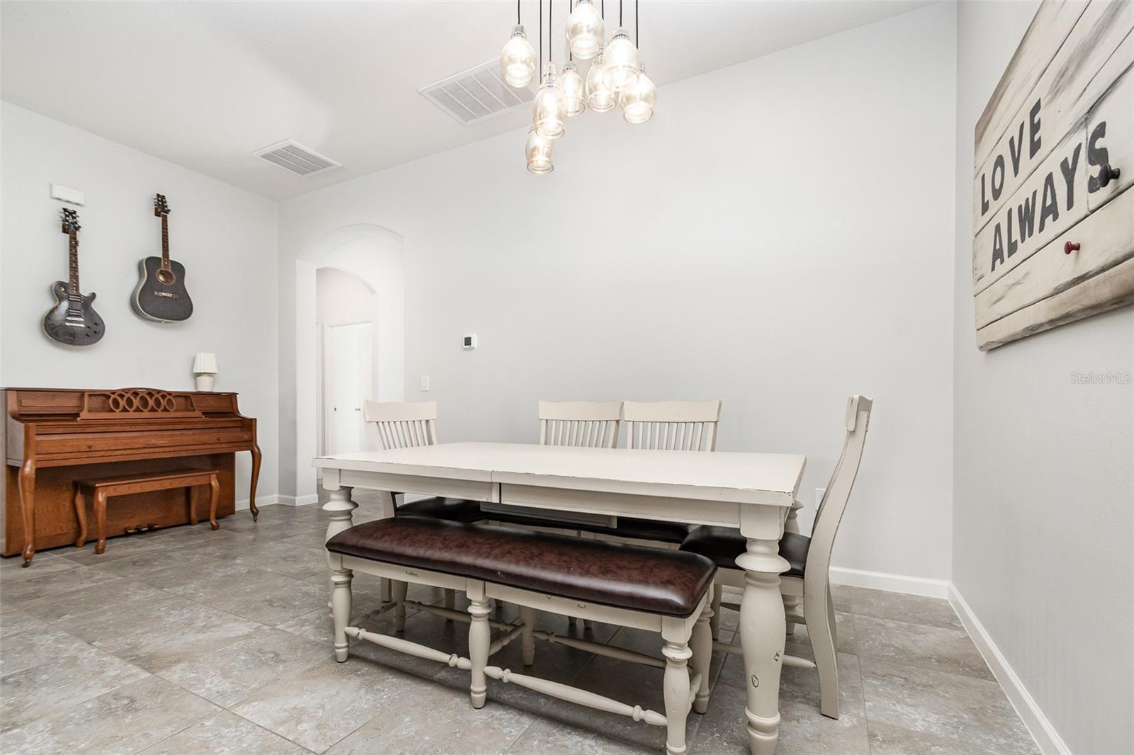 Image 11 of 38 For 684 Stonebriar Drive Se