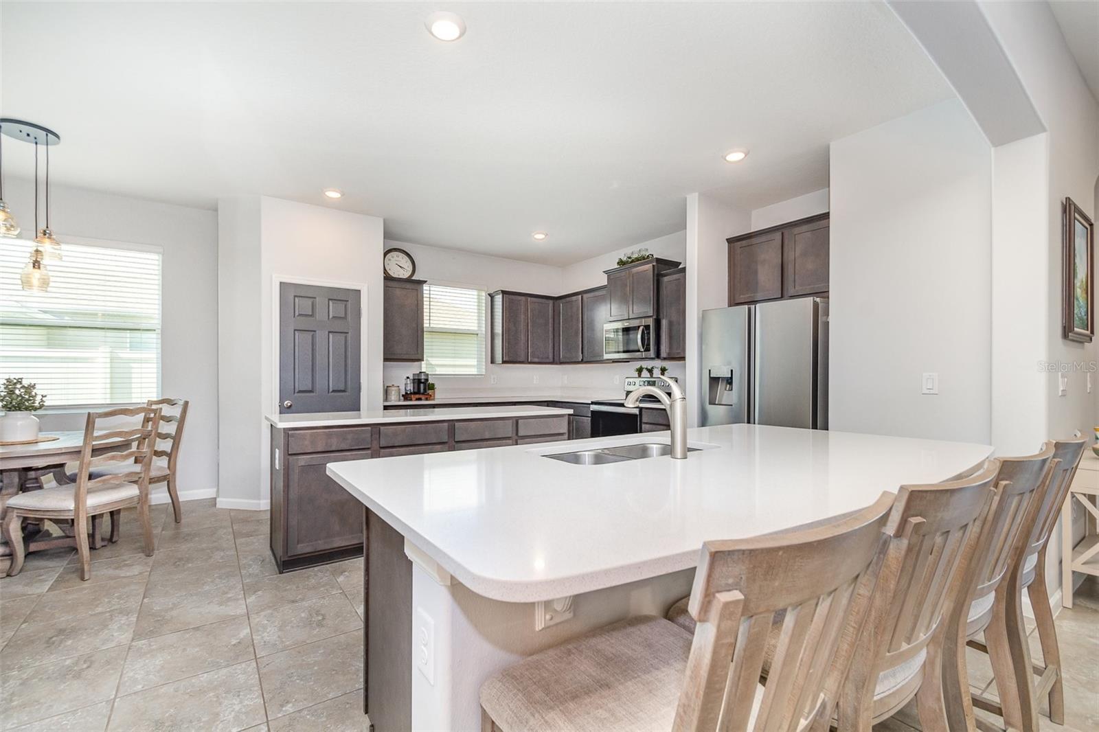 Image 12 of 38 For 684 Stonebriar Drive Se