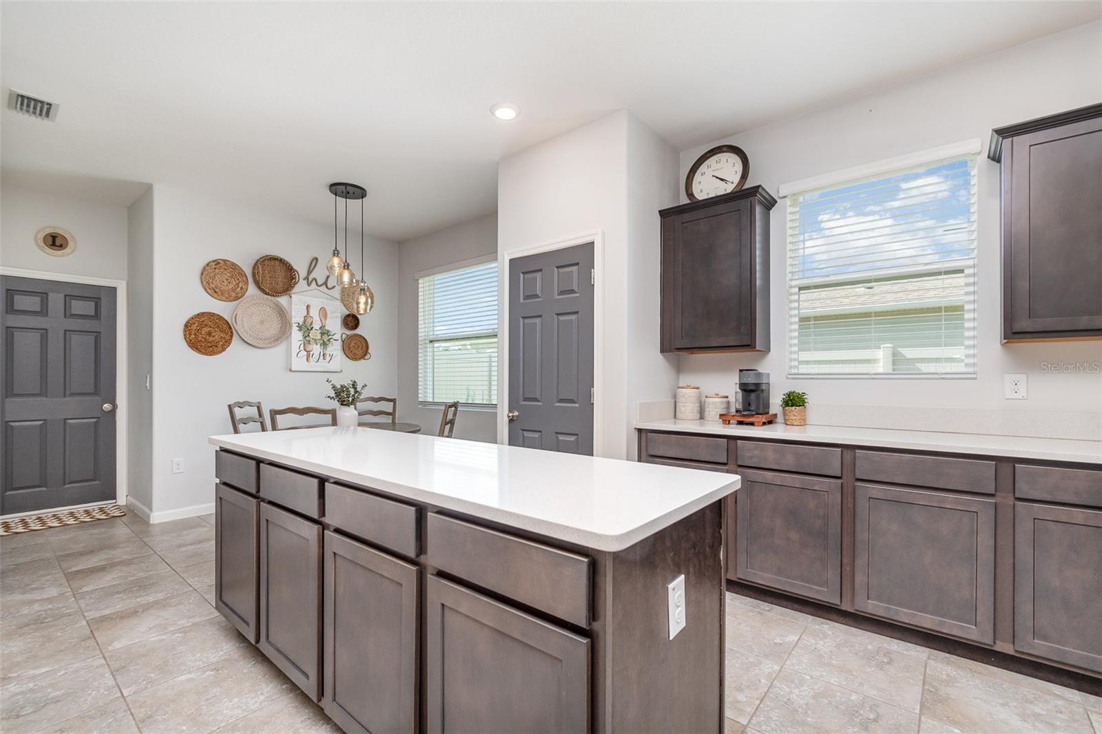 Image 15 of 38 For 684 Stonebriar Drive Se