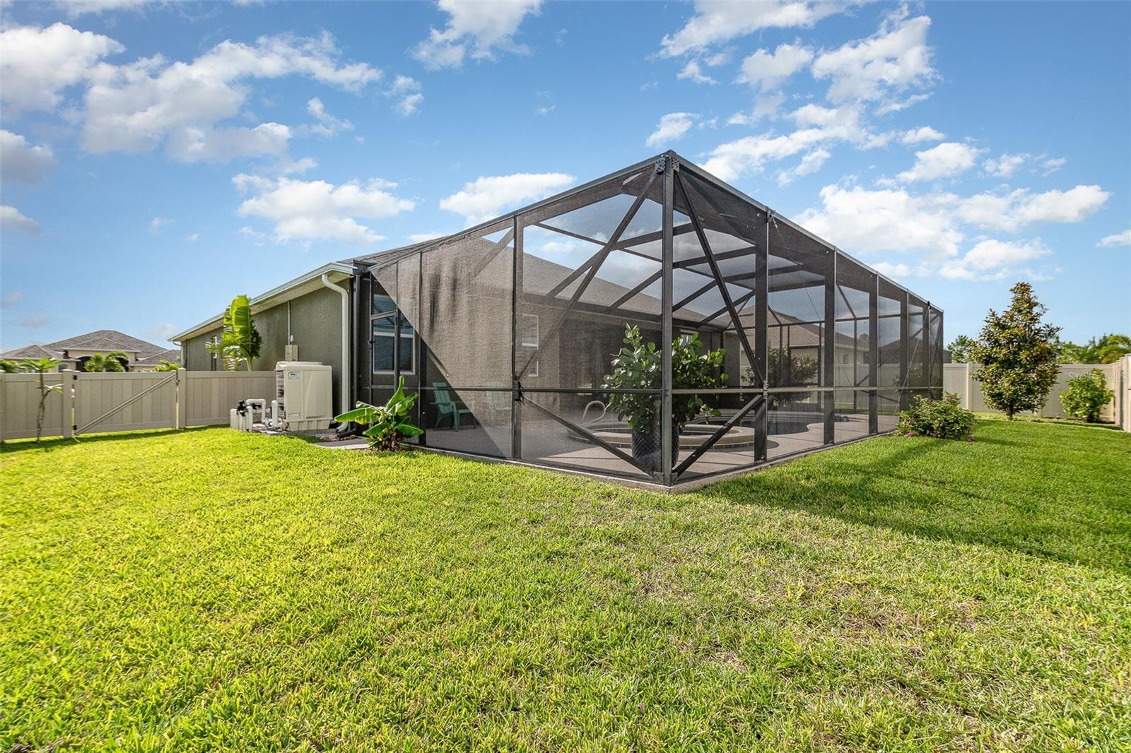 Image 32 of 38 For 684 Stonebriar Drive Se