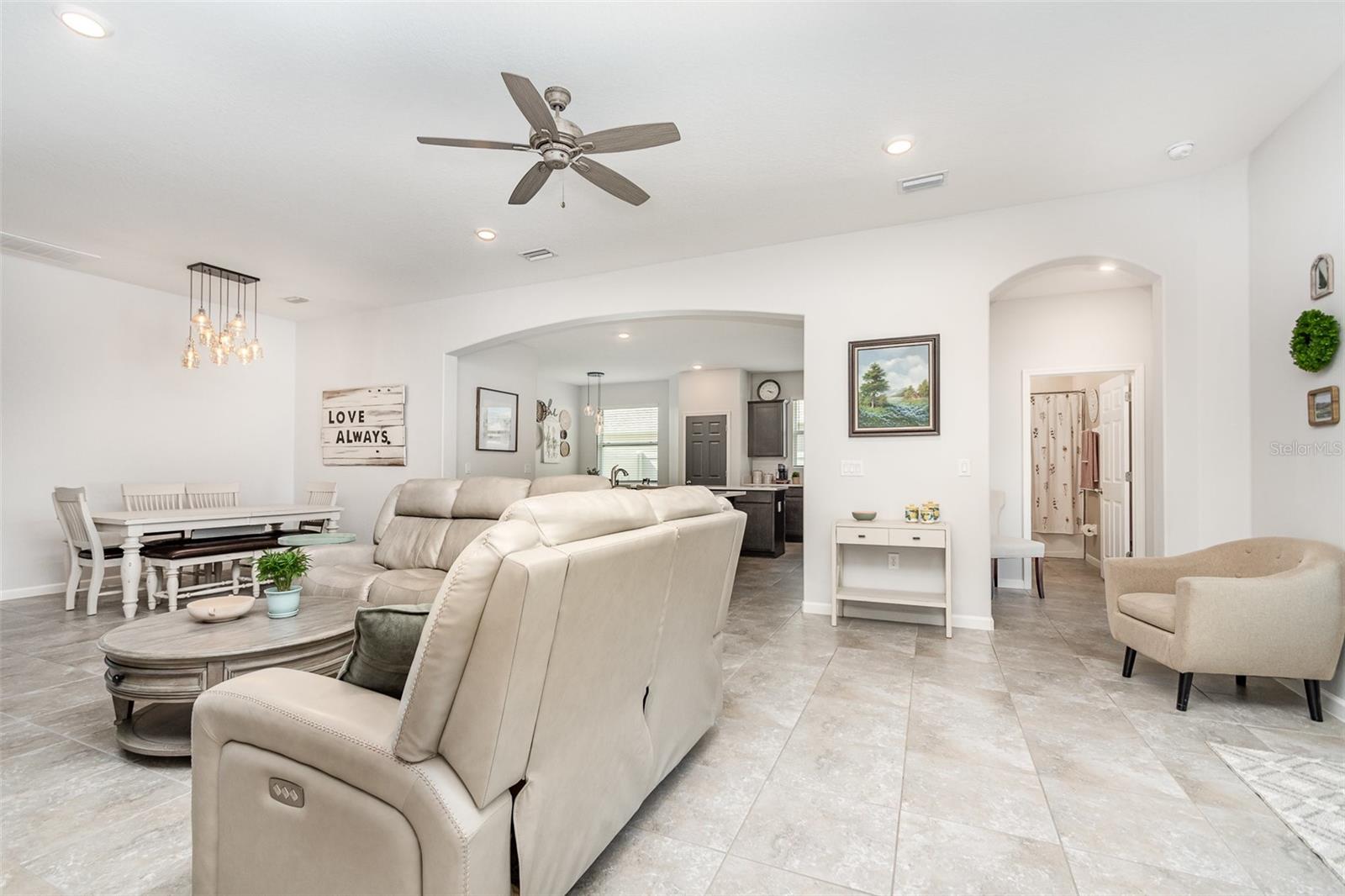 Image 8 of 38 For 684 Stonebriar Drive Se