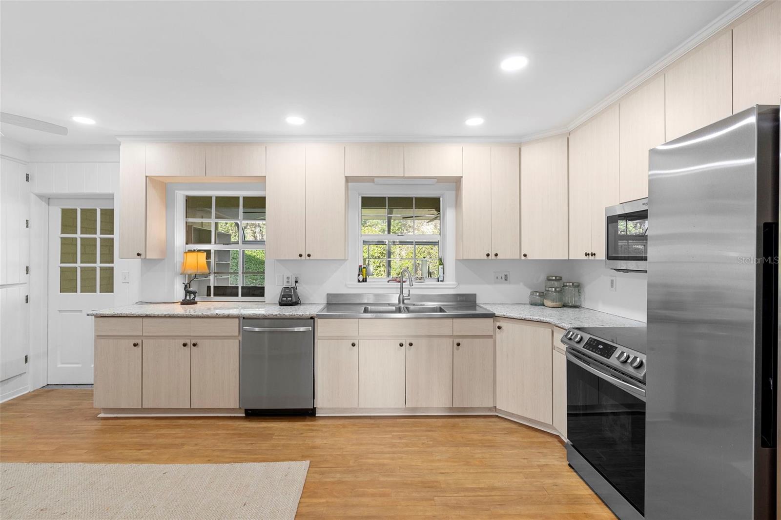 Image 17 of 39 For 701 Tuxedo Avenue