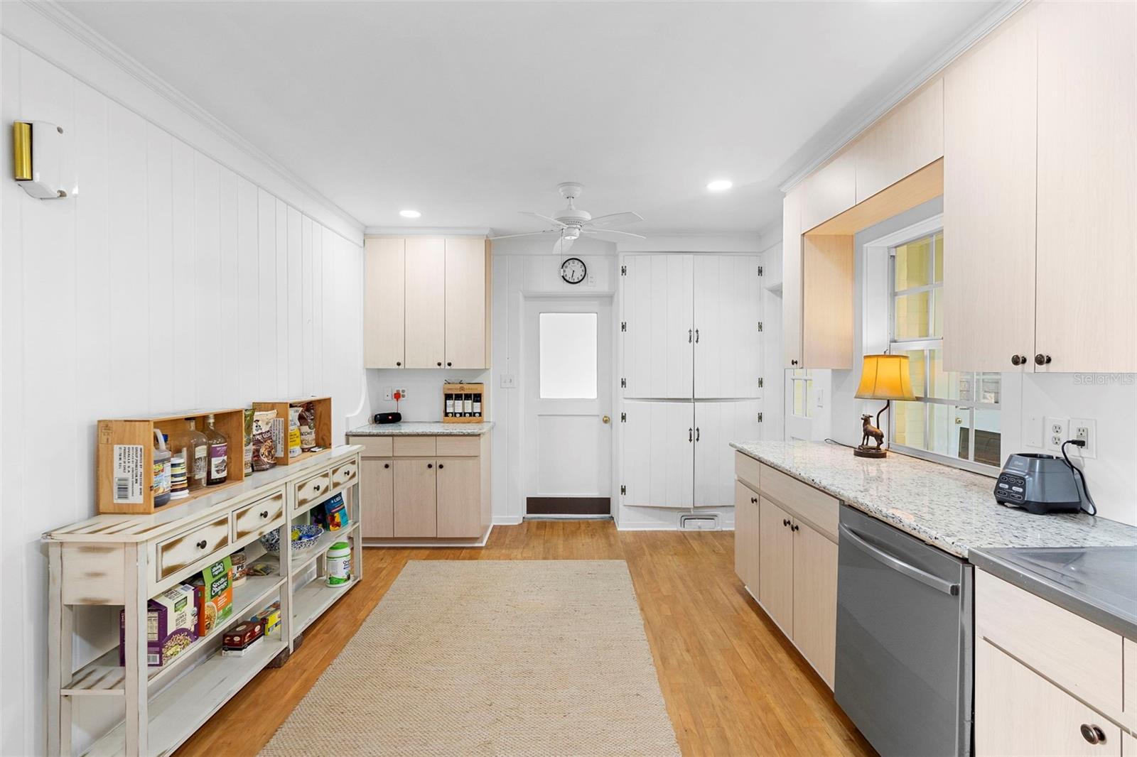 Image 18 of 39 For 701 Tuxedo Avenue