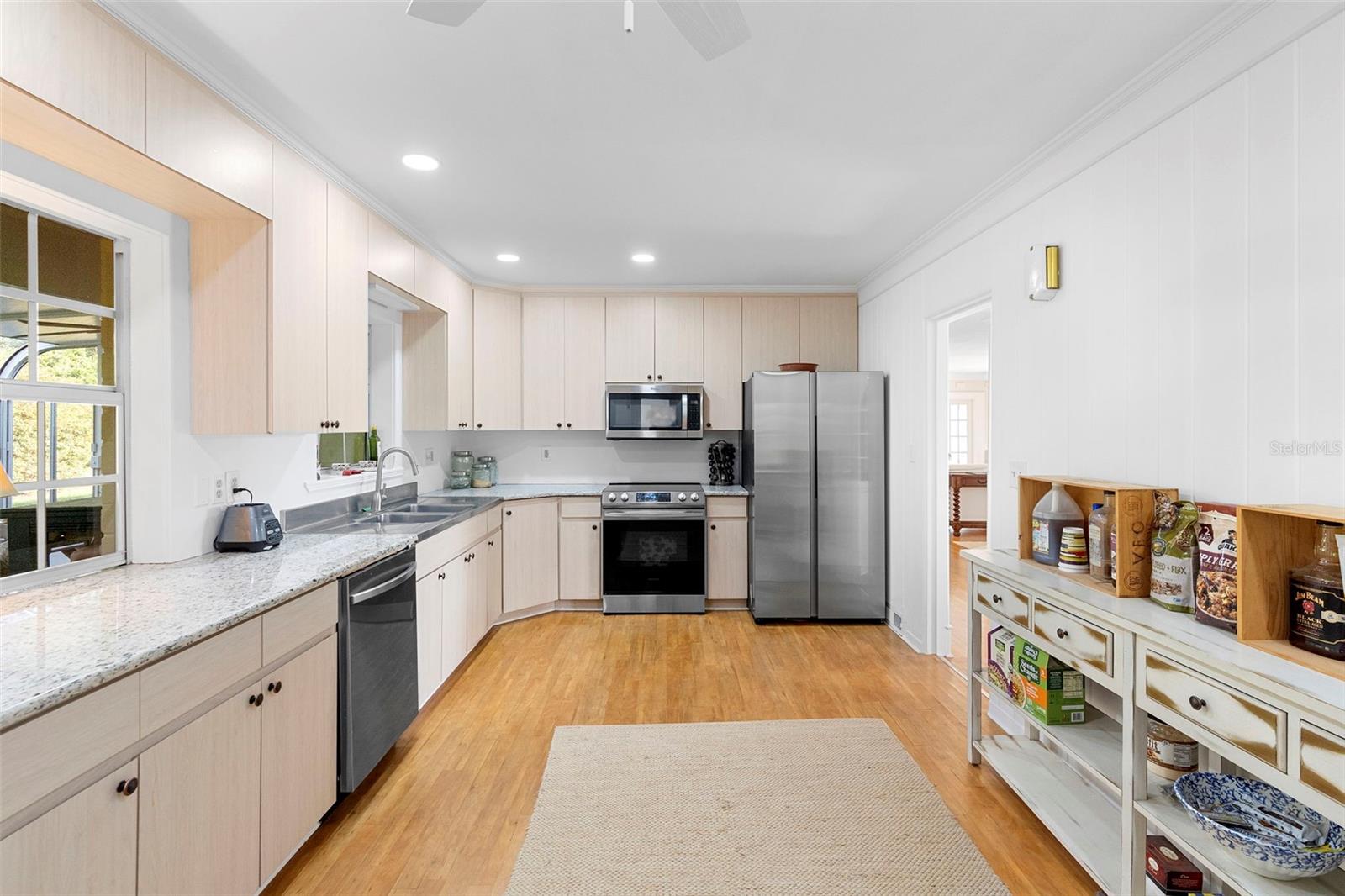 Image 19 of 39 For 701 Tuxedo Avenue
