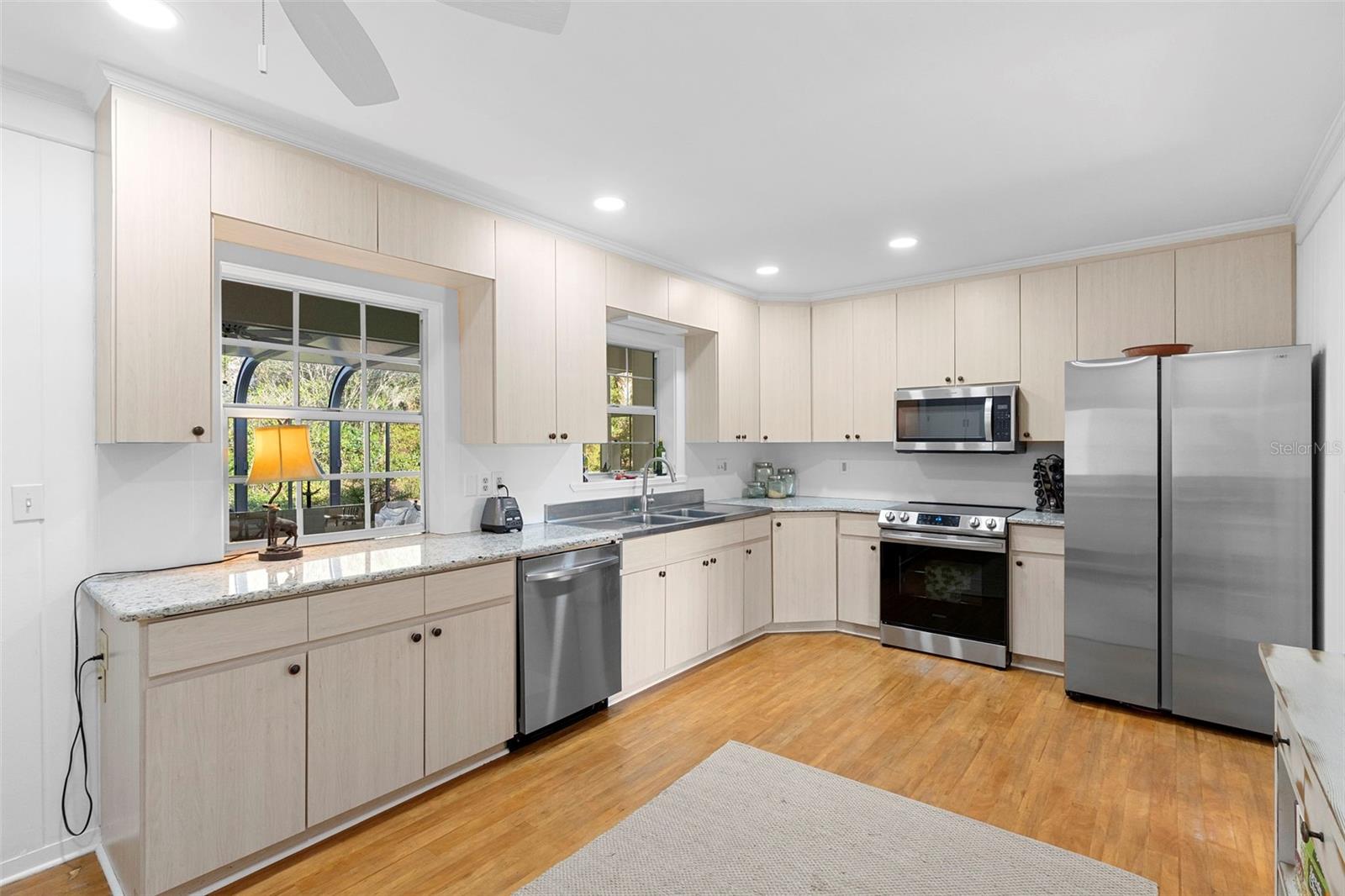 Image 20 of 39 For 701 Tuxedo Avenue