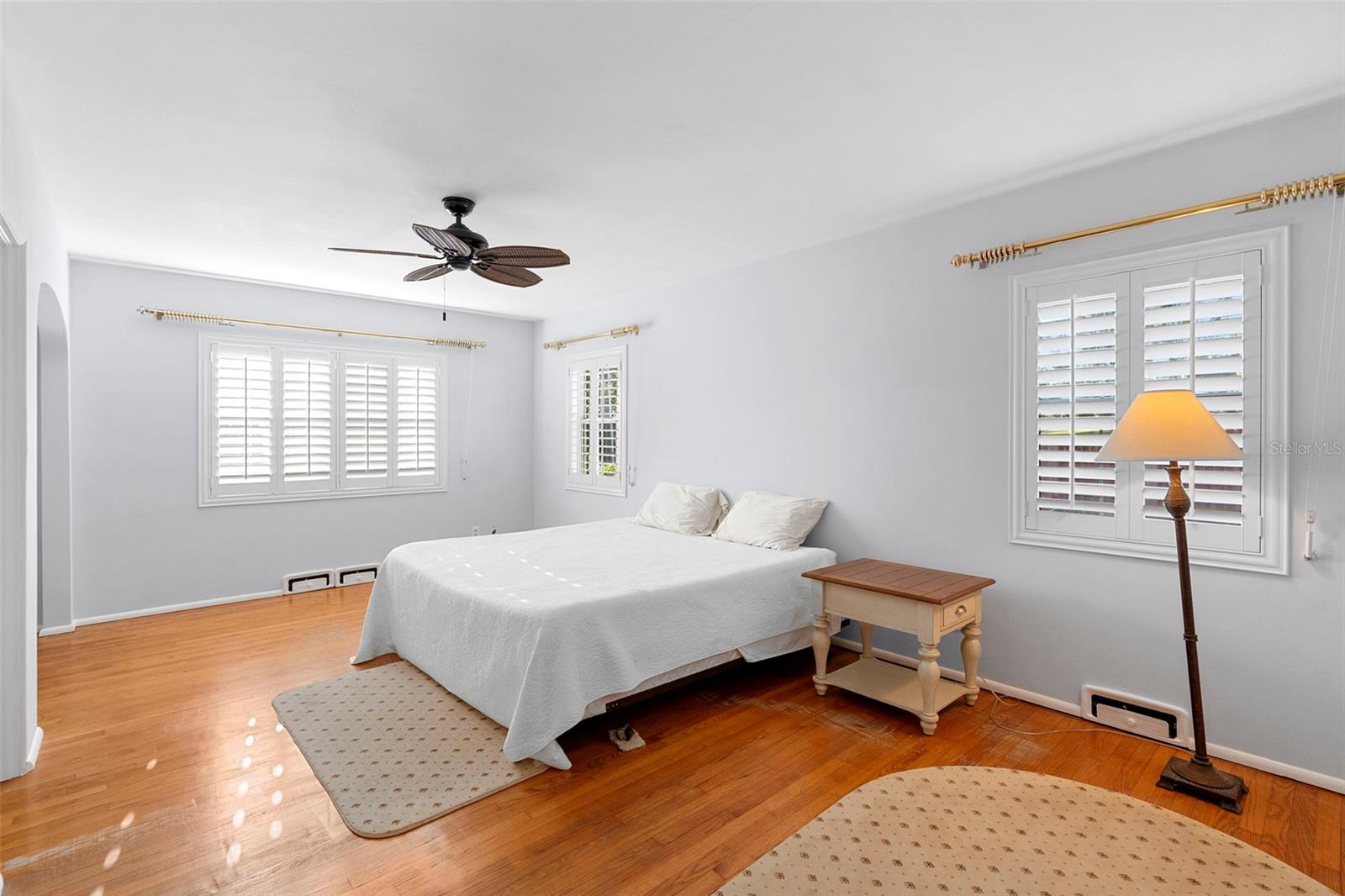 Image 25 of 39 For 701 Tuxedo Avenue