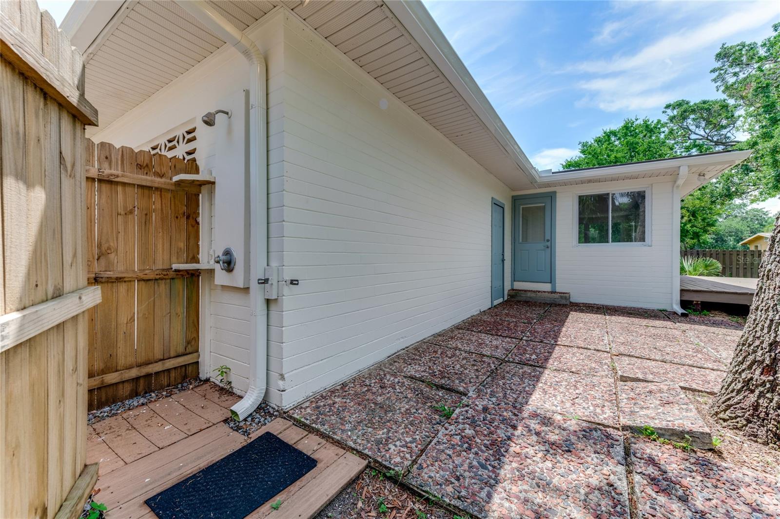 Image 11 of 18 For 556 Beach Street
