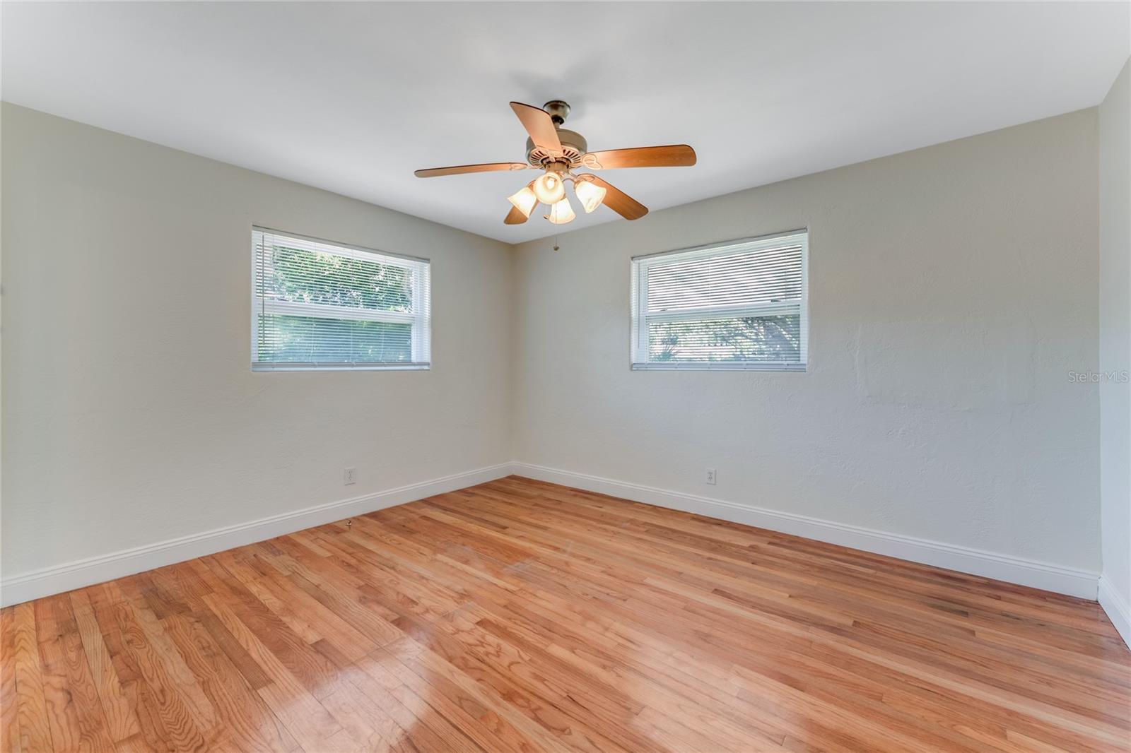Image 5 of 18 For 556 Beach Street