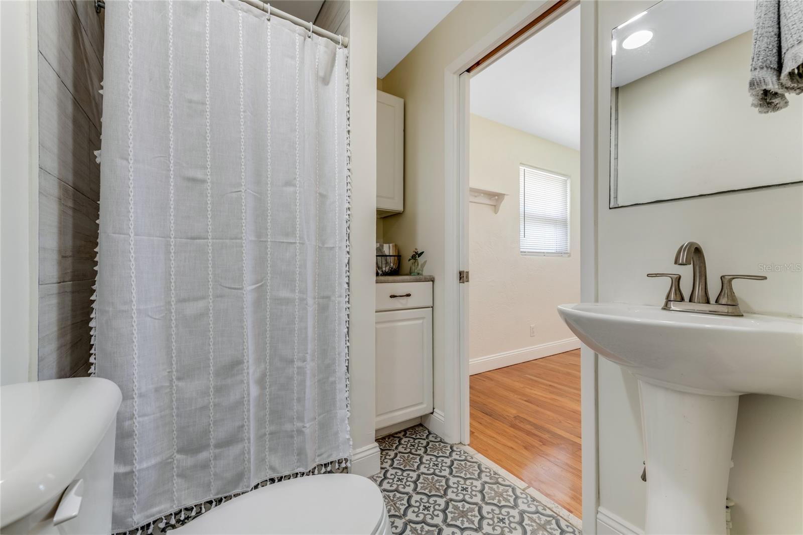 Image 7 of 18 For 556 Beach Street