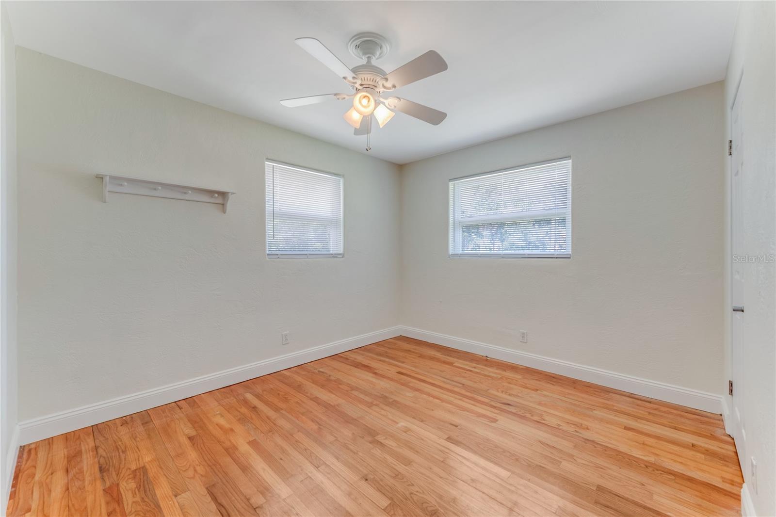 Image 8 of 18 For 556 Beach Street