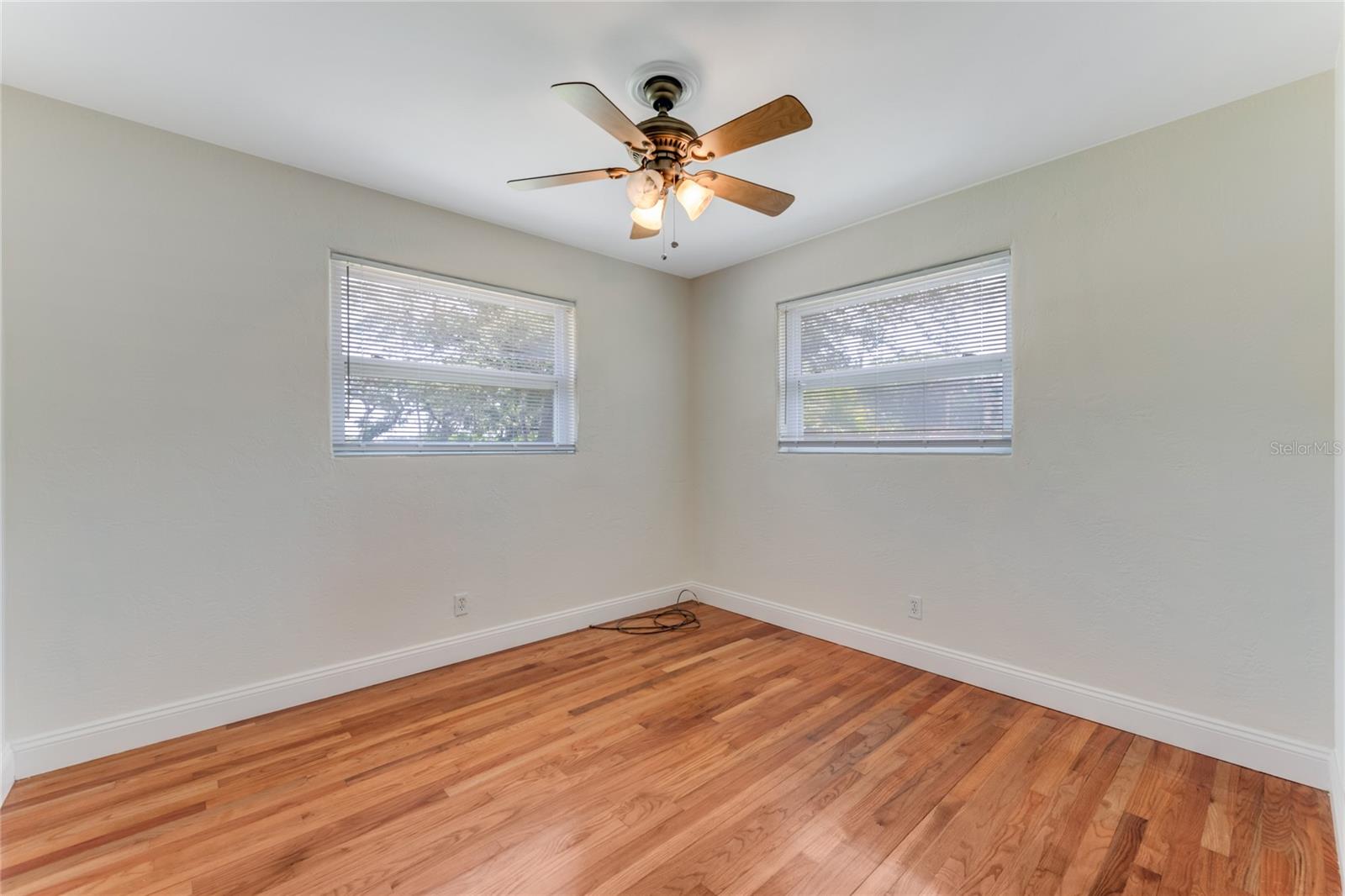 Image 9 of 18 For 556 Beach Street