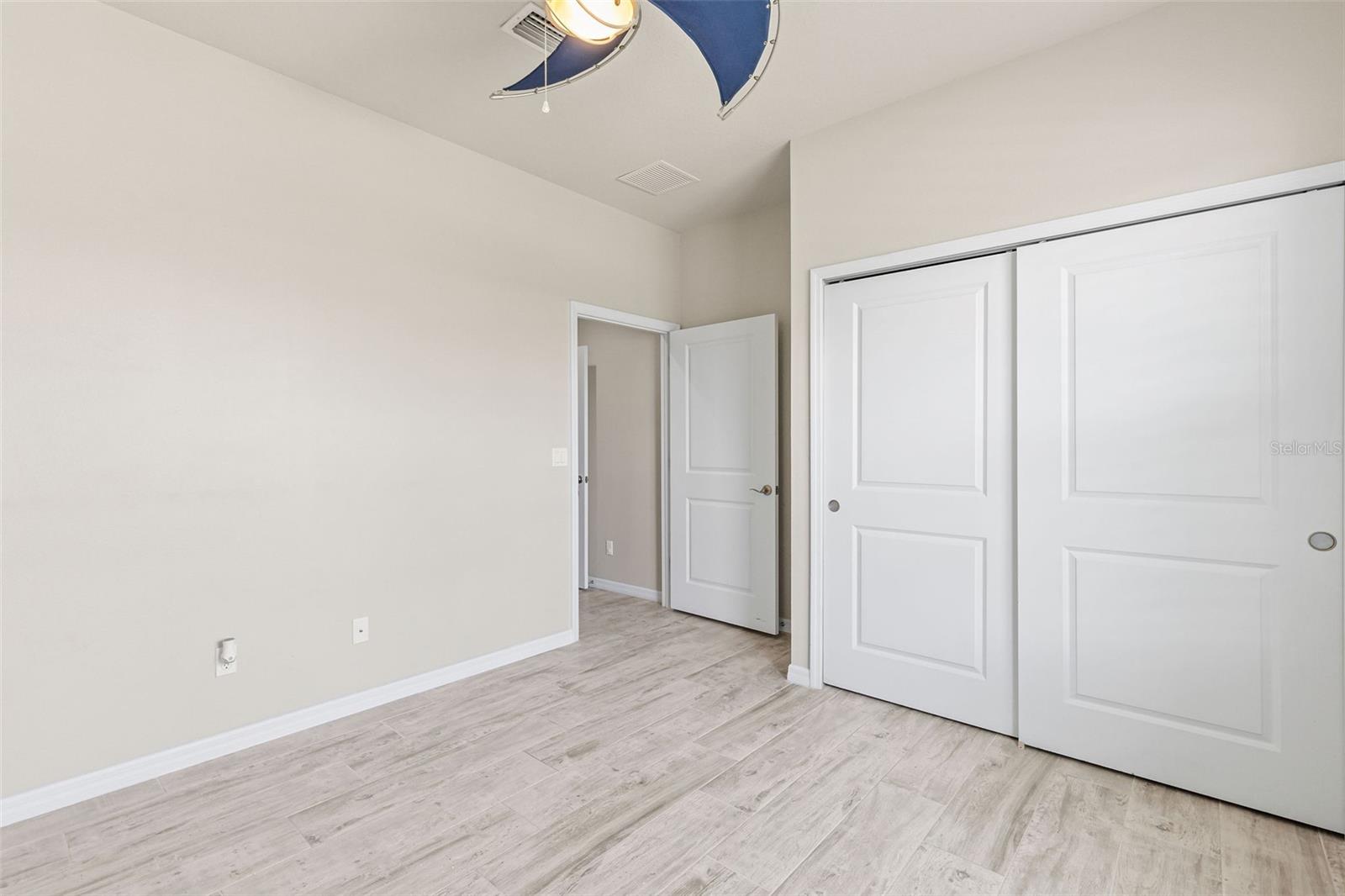 Image 13 of 47 For 3402 Torre Boulevard