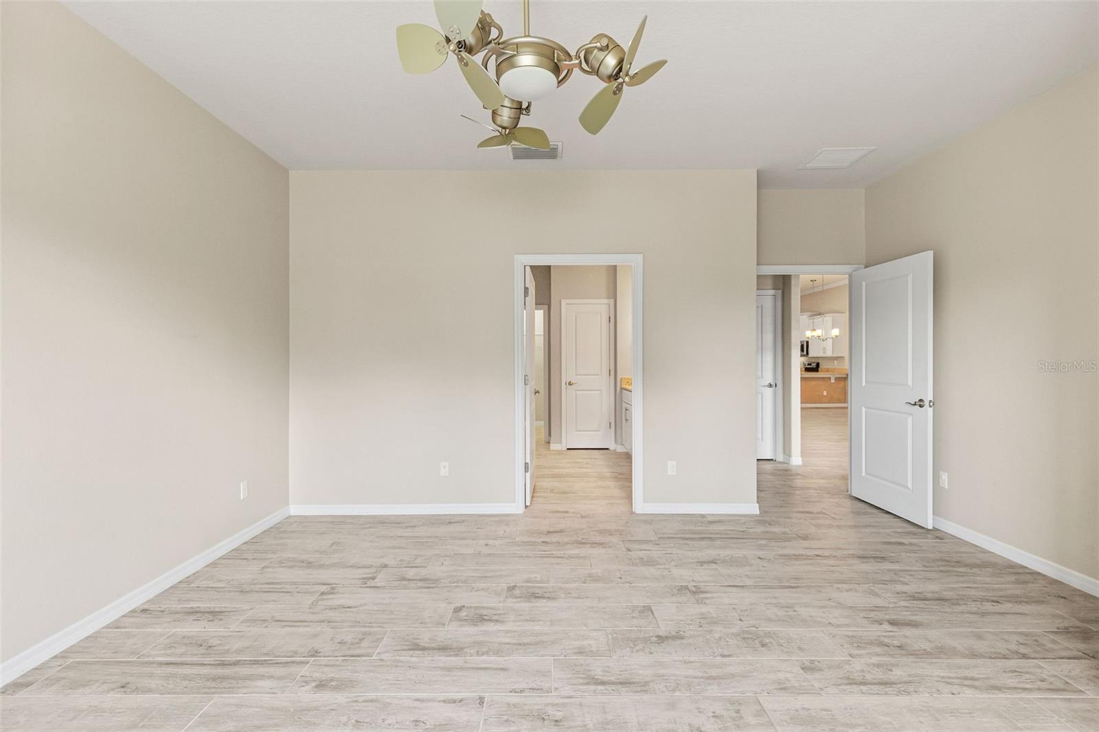 Image 17 of 47 For 3402 Torre Boulevard
