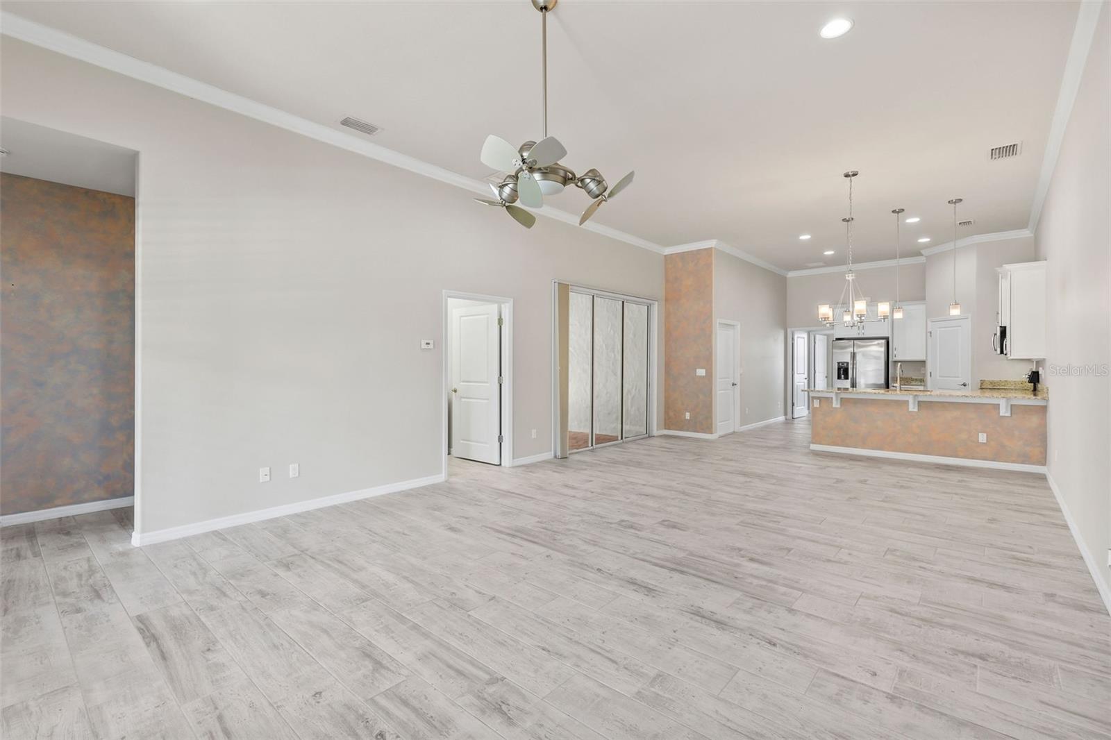 Image 3 of 47 For 3402 Torre Boulevard