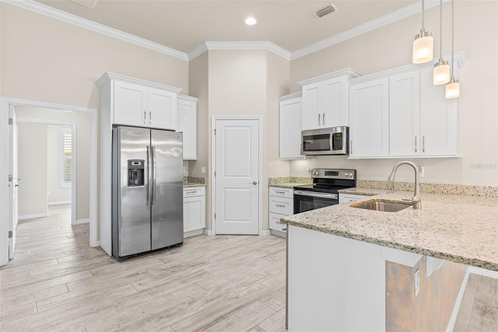 Image 7 of 47 For 3402 Torre Boulevard