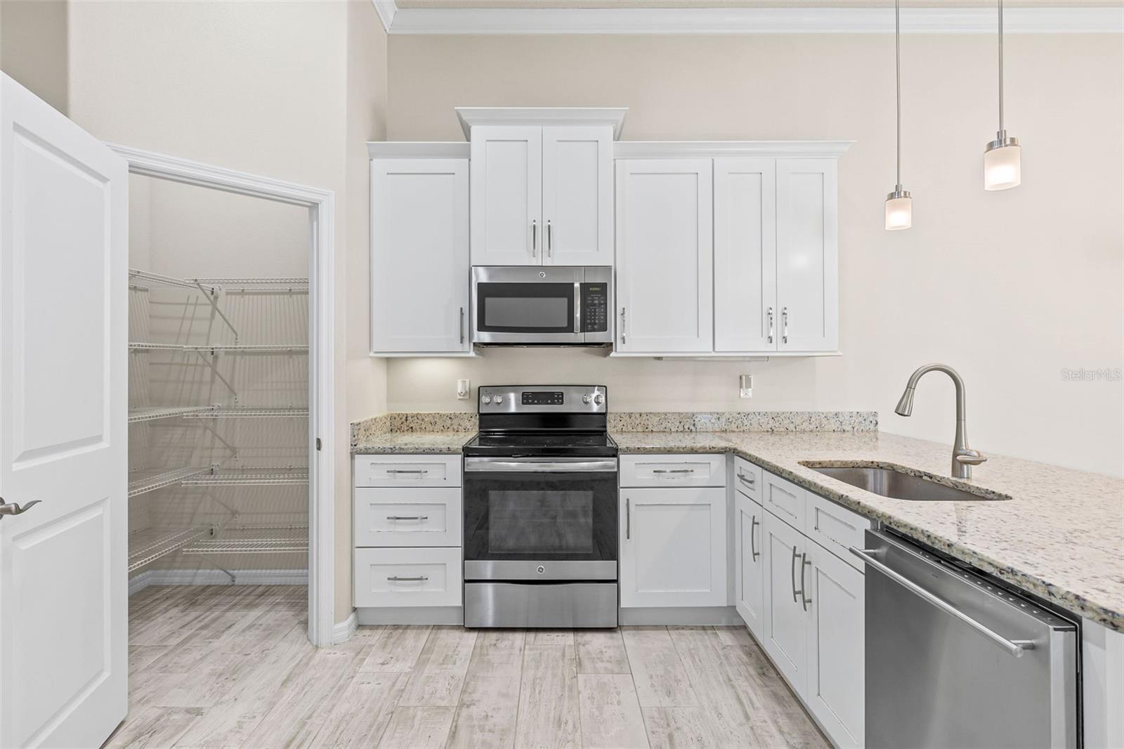 Image 9 of 47 For 3402 Torre Boulevard