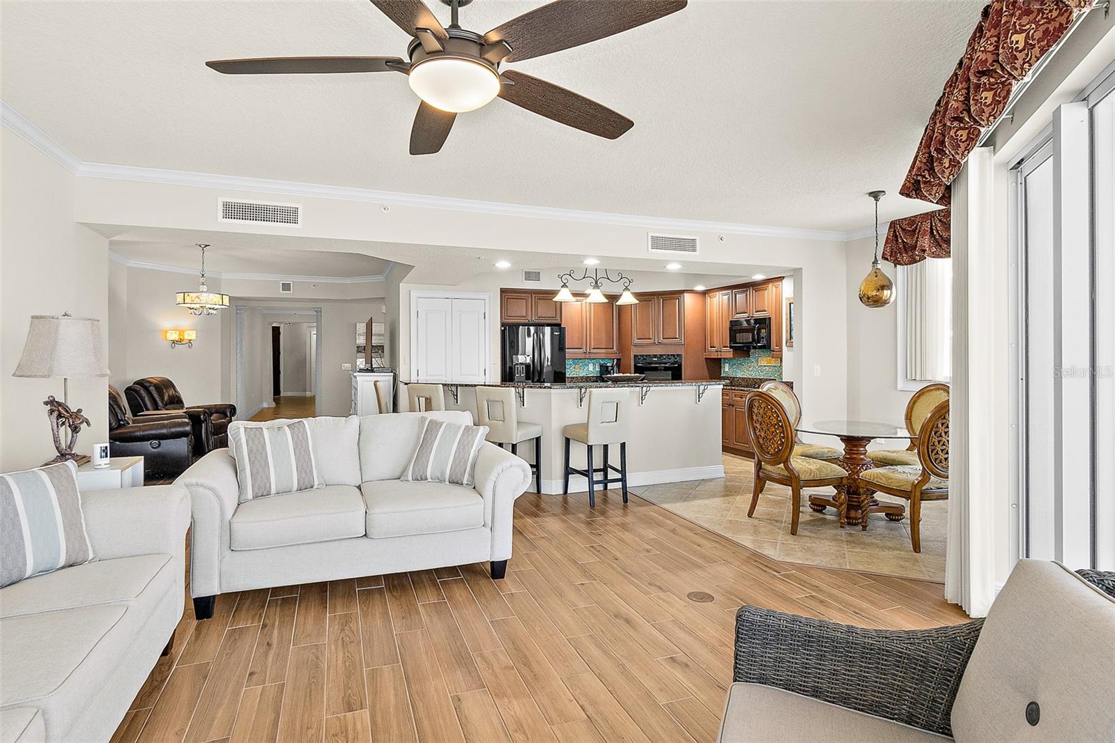 Image 11 of 60 For 2901 Atlantic Avenue 401