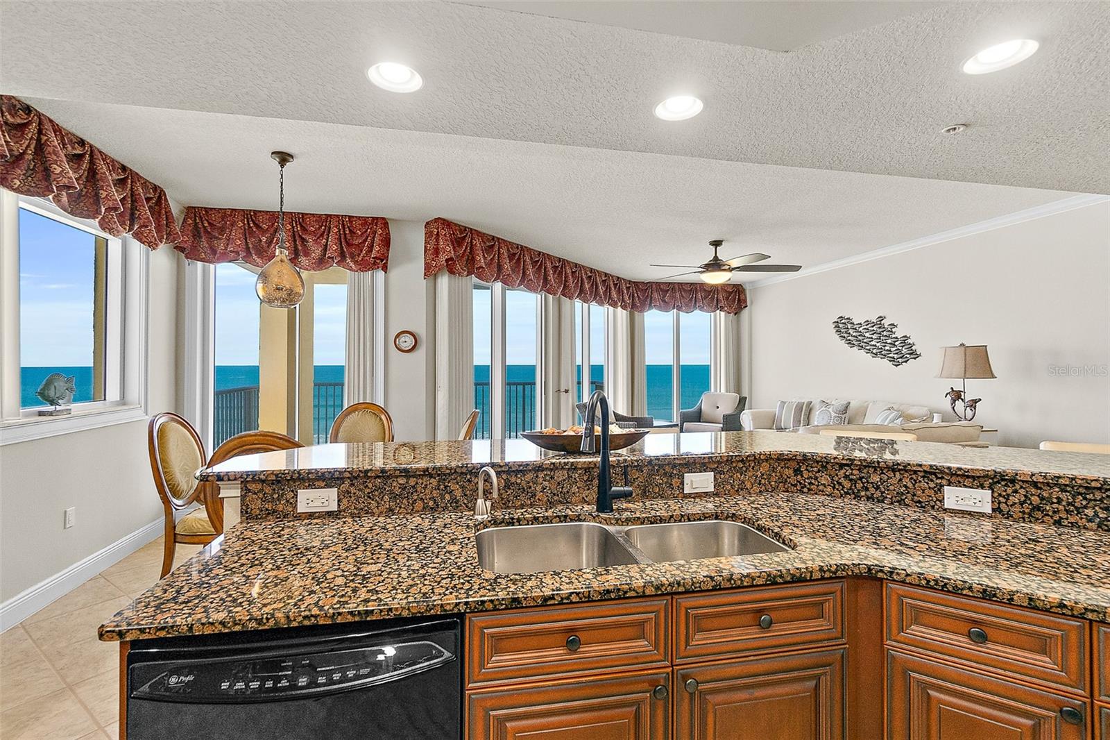 Image 18 of 60 For 2901 Atlantic Avenue 401