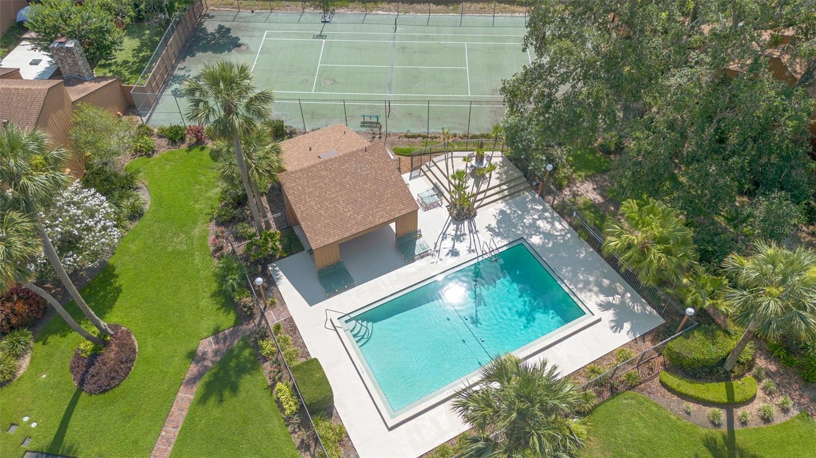 Image 4 of 50 For 115 Oaks Court 115