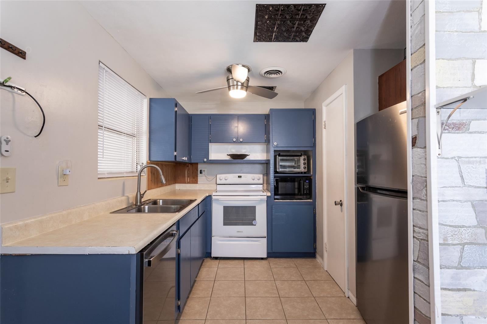 Image 3 of 27 For 1284 Vanderbilt Drive