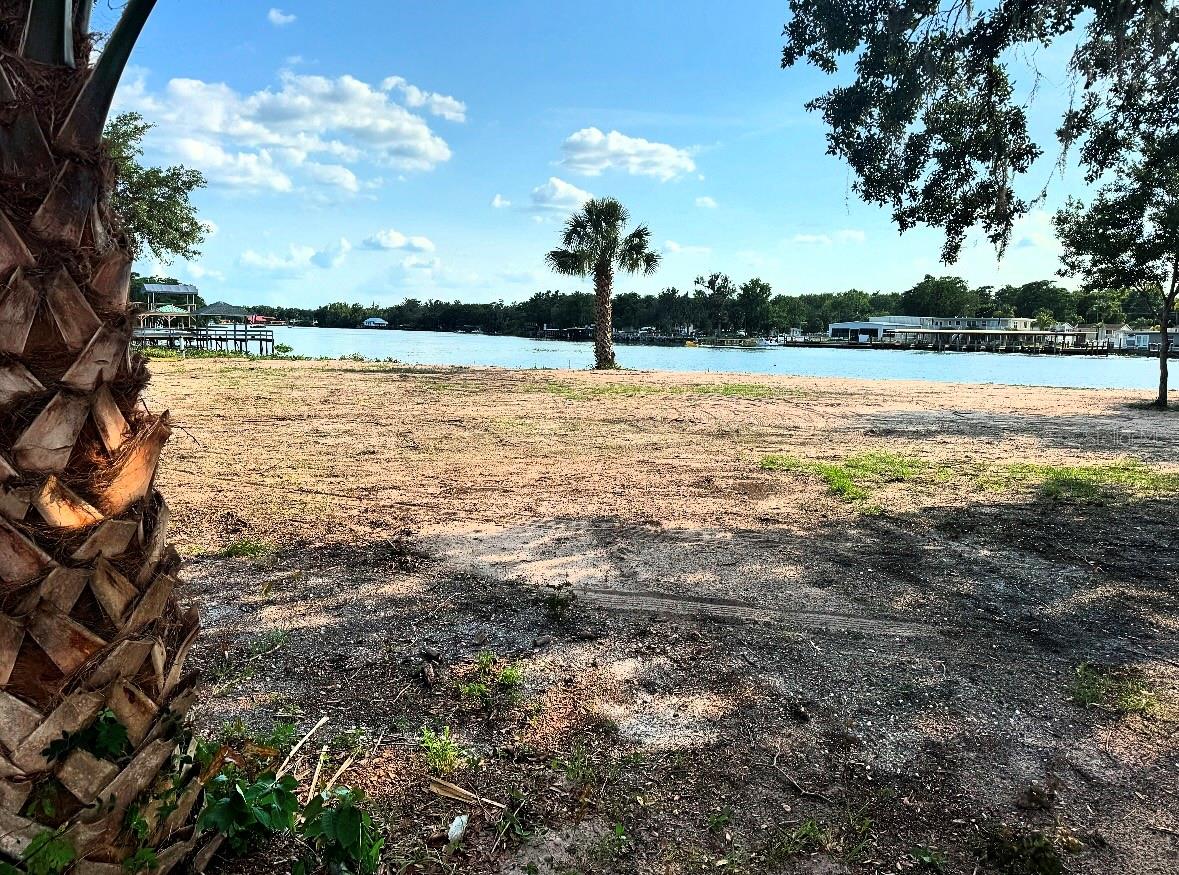 Image 4 of 24 For 1570 Riveredge Court
