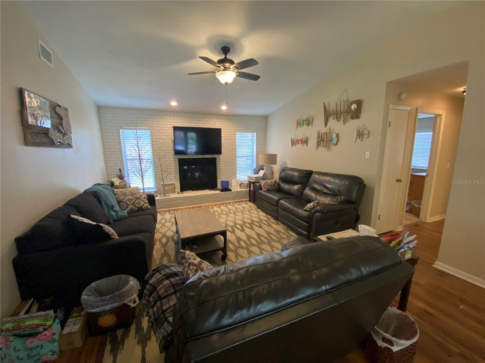Image 3 of 17 For 454 Oakwood Avenue