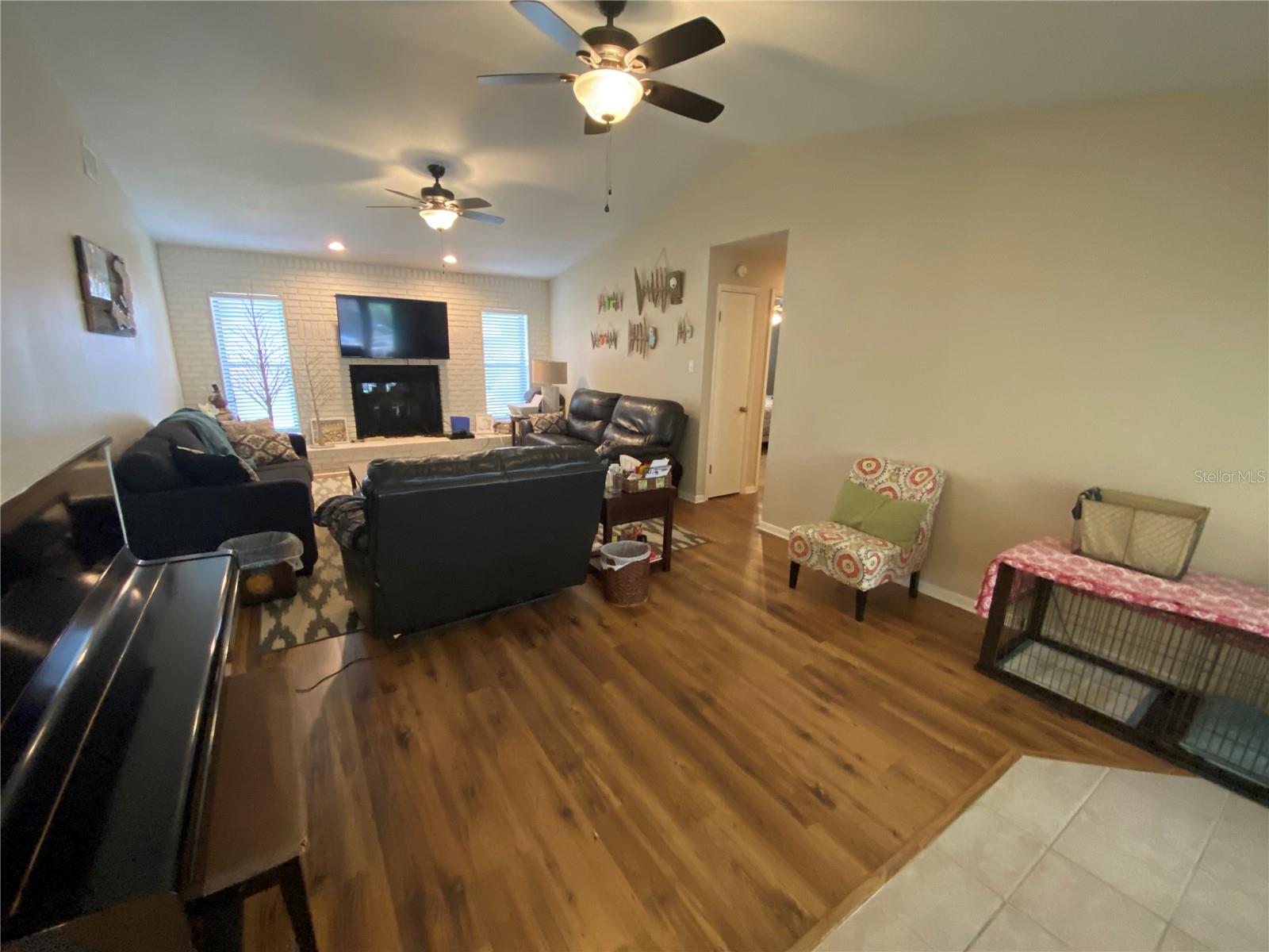 Image 4 of 17 For 454 Oakwood Avenue