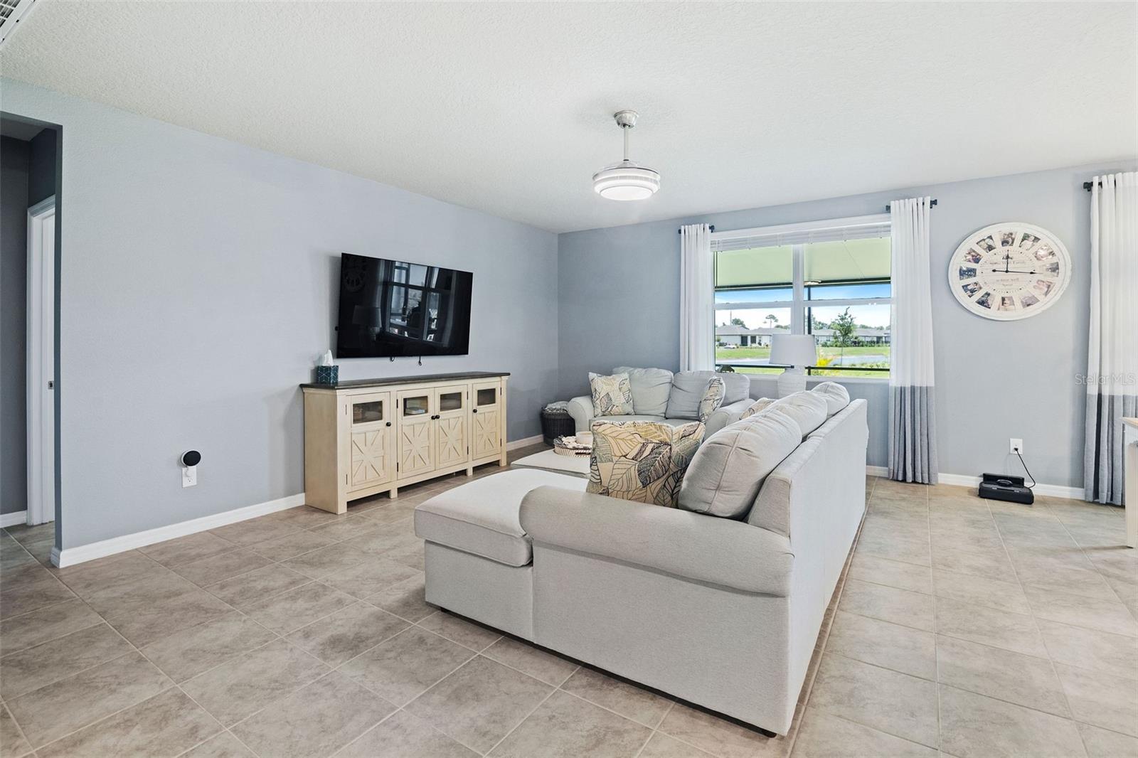Image 10 of 55 For 460 Sarah Nicole Way