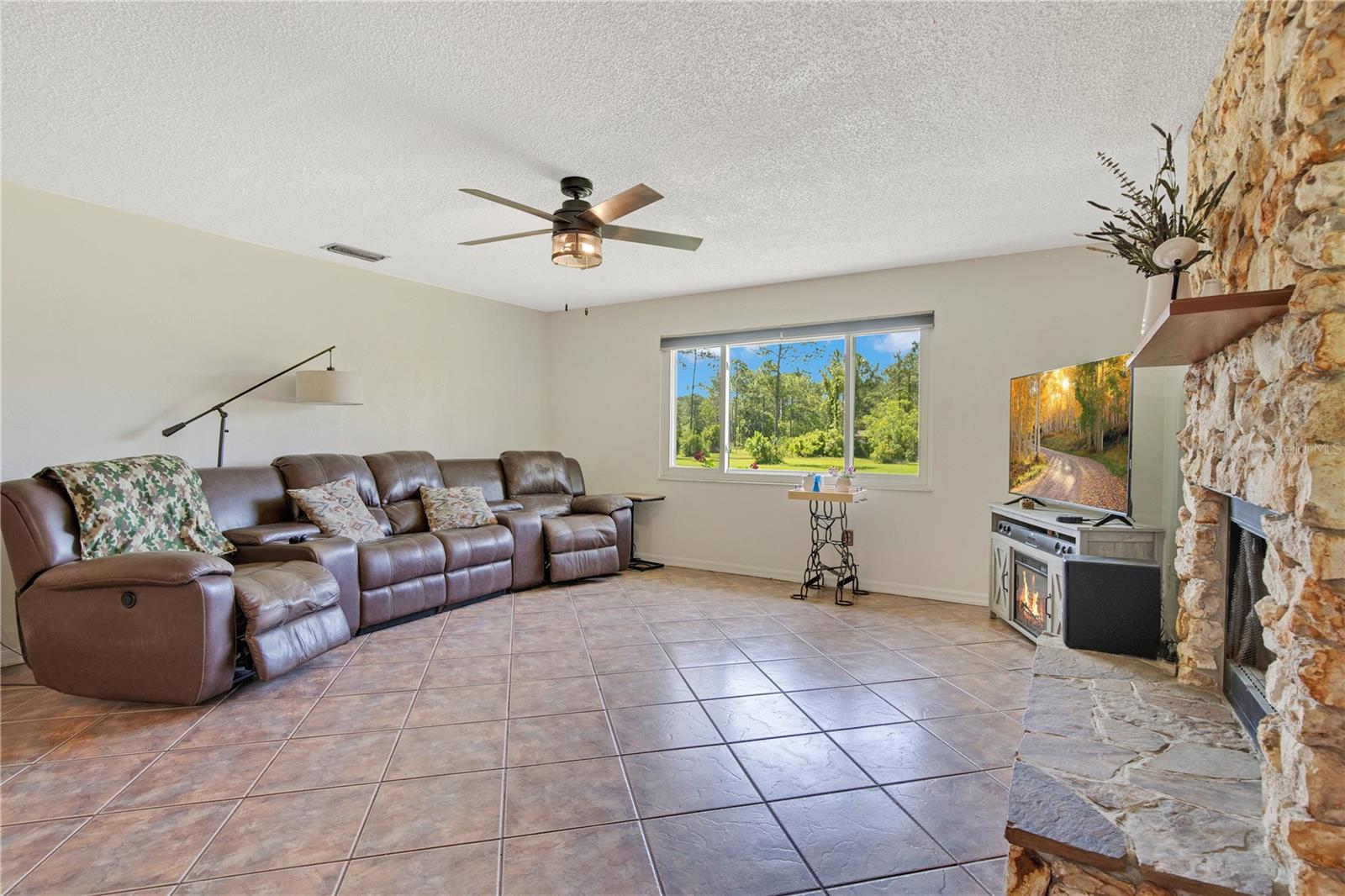 Image 6 of 53 For 140 Rodeo Road