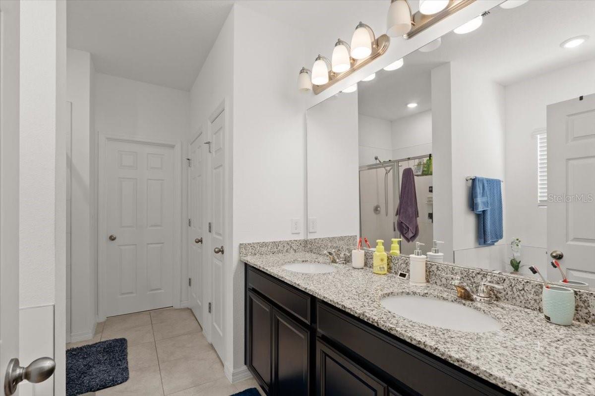 Image 18 of 39 For 2916 Meleto Boulevard