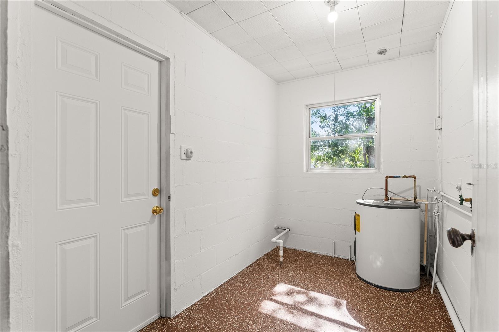 Image 18 of 37 For 31 Lake Dr  