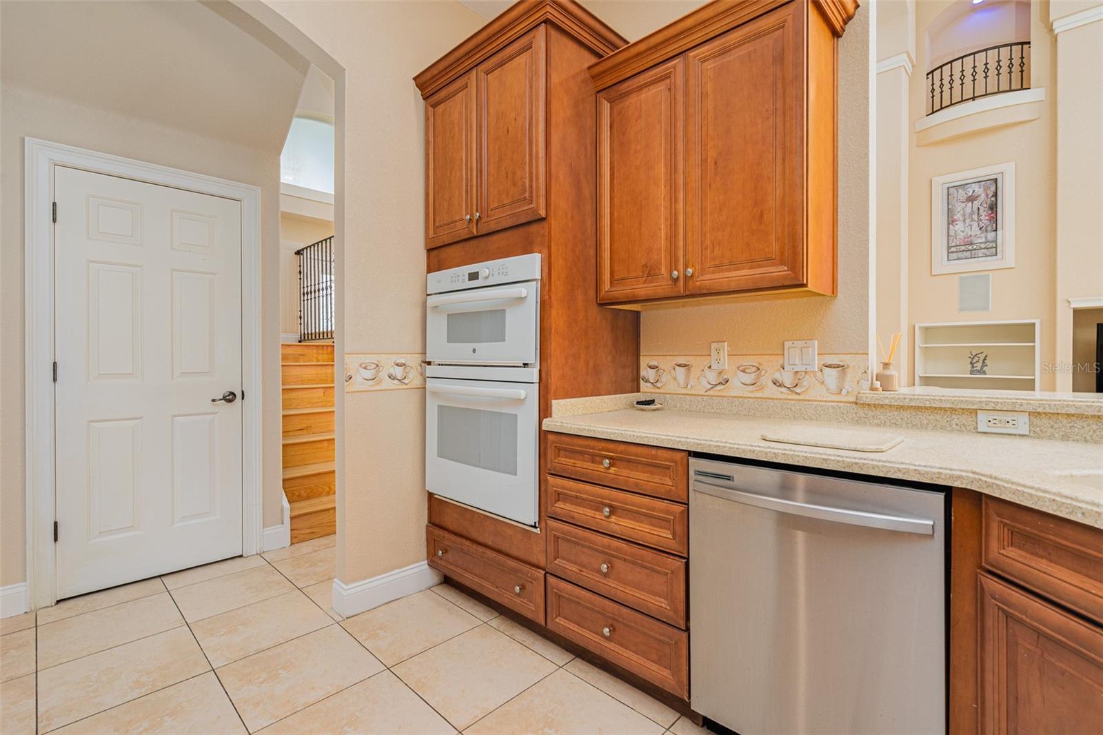 Listing photo id 14 for 4427 Atlantic Avenue