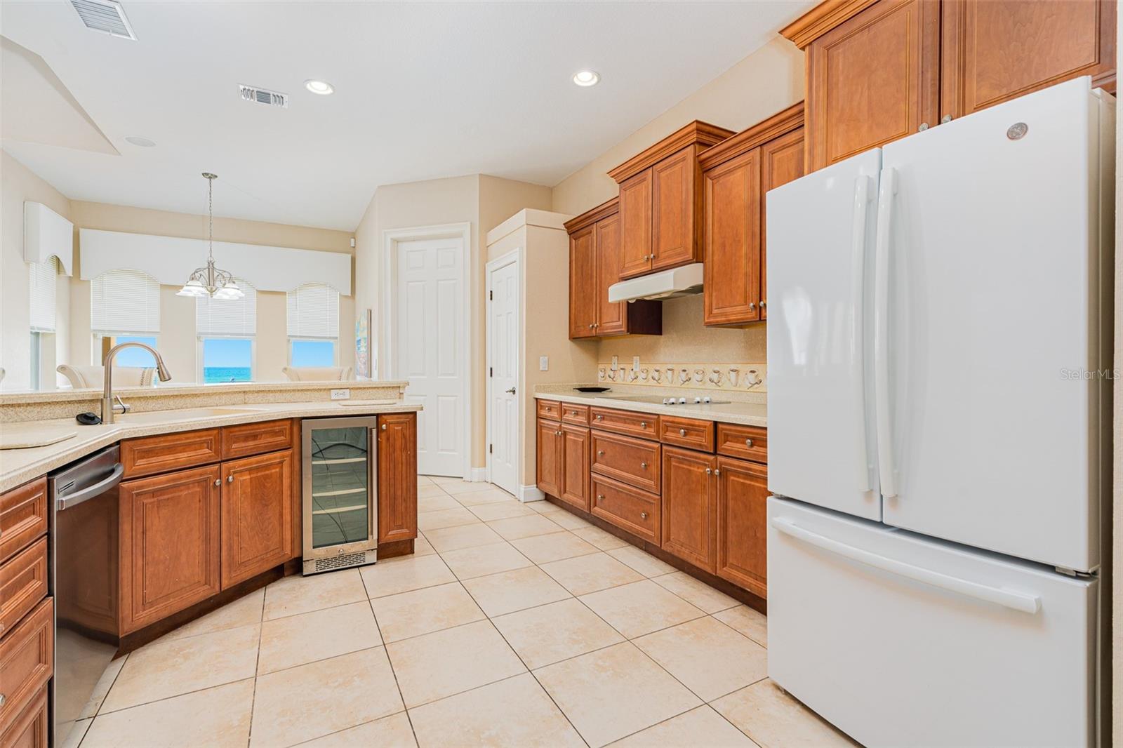 Listing photo id 15 for 4427 Atlantic Avenue